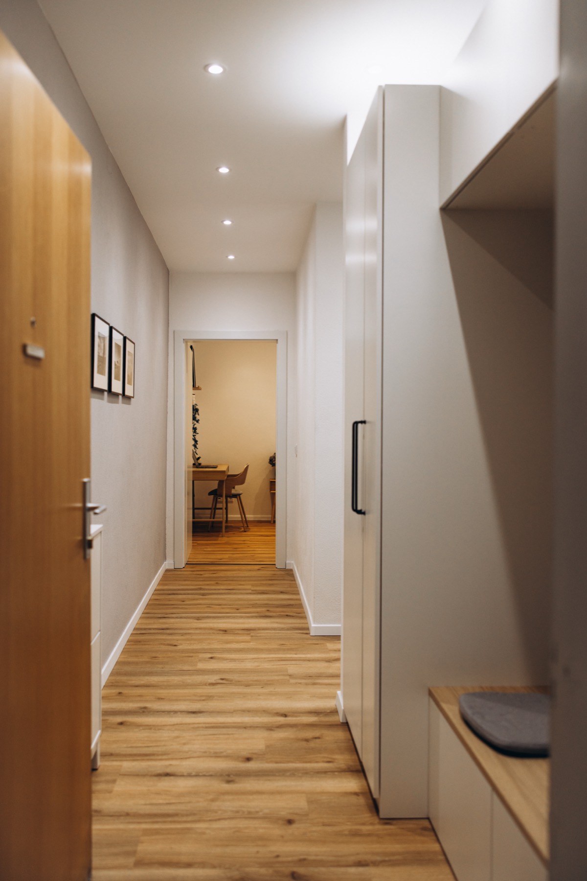 Flur mit Blick in die Wohnung